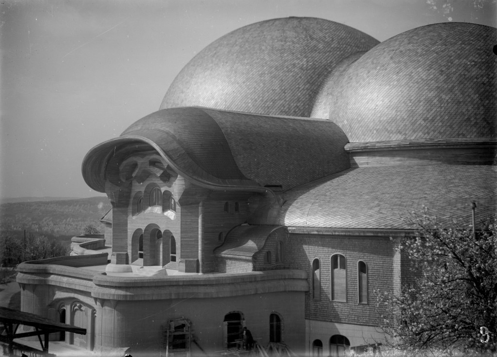 Zuid-Ingang van het eerste Goetheanum